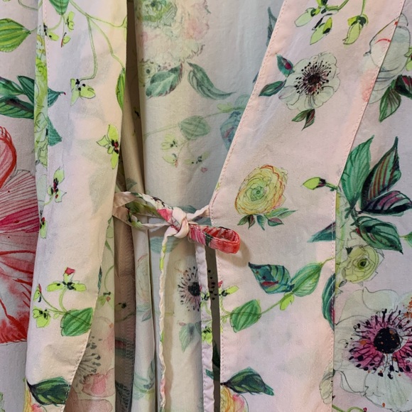 Plum Pretty Sugar Pink Floral Robe Bridesmaid - Picture 6 of 11